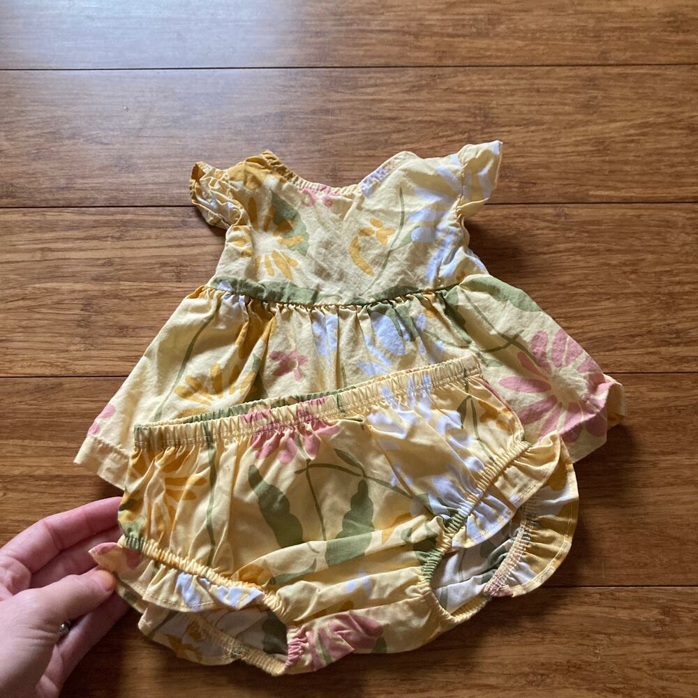 Carter’s Baby Girl Yellow 2-Piece Outfit, 0-3 Months - Picture 2 of 4
